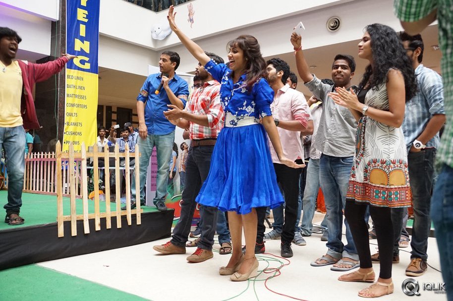 Kerintha-Movie-Team-at-Manjeera-Mall-Kukatpally